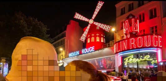 Moulin Rouge Paris 2022
